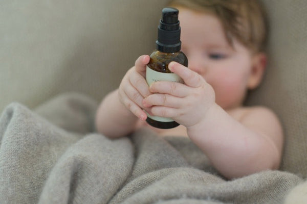 Baby richtig baden: Wann, wie und mit welcher Pflege?